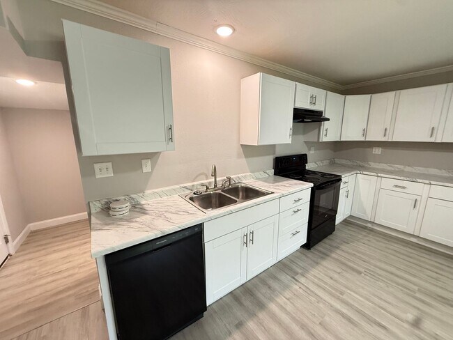 Foto del edificio - 3 Bed 1 Bath Springfield, MO