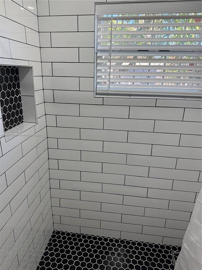 Building Photo - 4440 SW 1st St