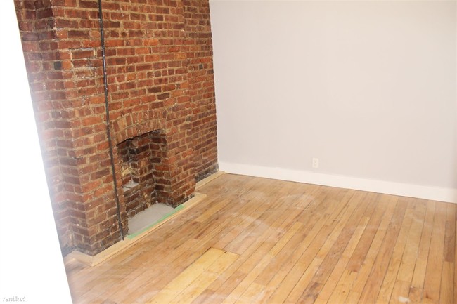Building Photo - 239 Troy Ave