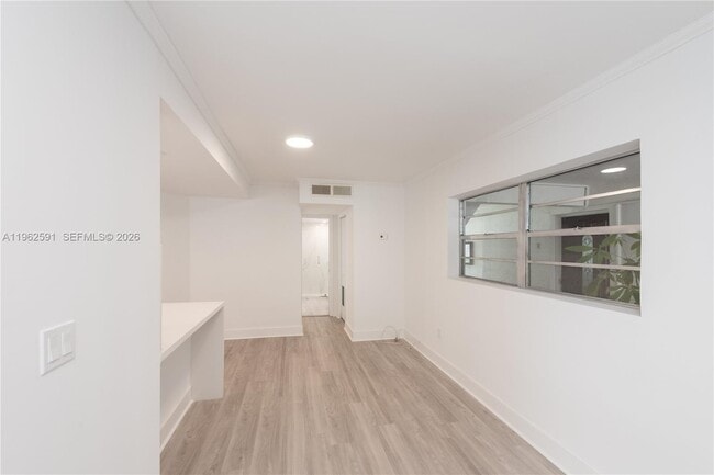 Foto del edificio - 230 Sunrise Dr