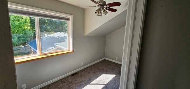 Building Photo - 1689 Canyon Rd