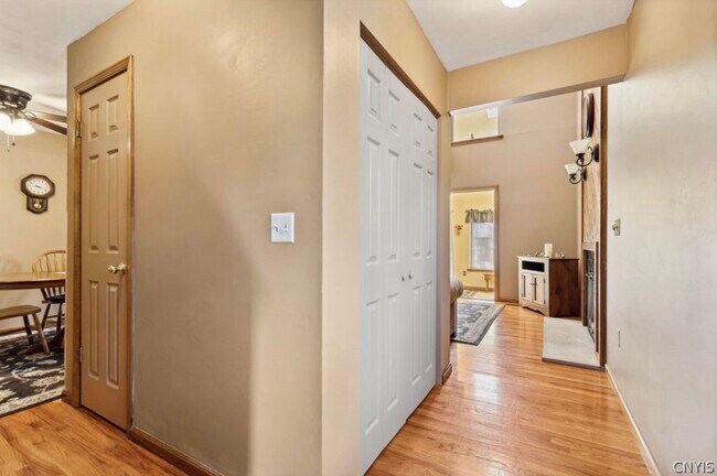 Building Photo - 8253 Honeysuckle Dr