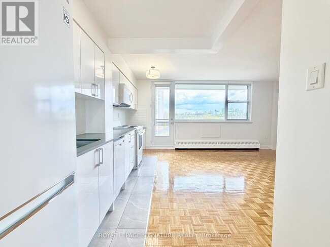Building Photo - 276 St George St