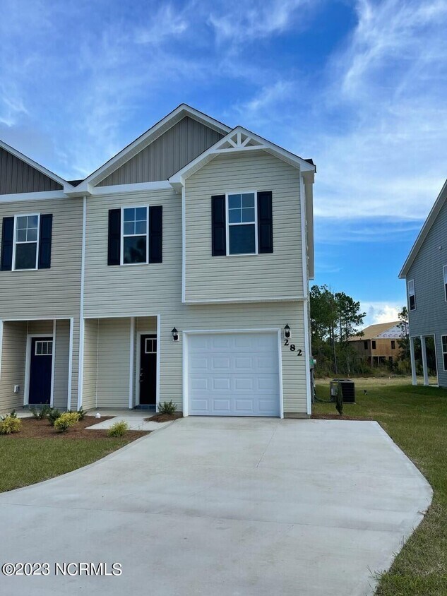 282 Currituck Dr, Holly Ridge, NC 28445 Townhome Rentals in Holly