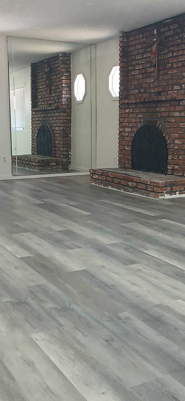 New Laminated Flooring - 2575 N Macy St