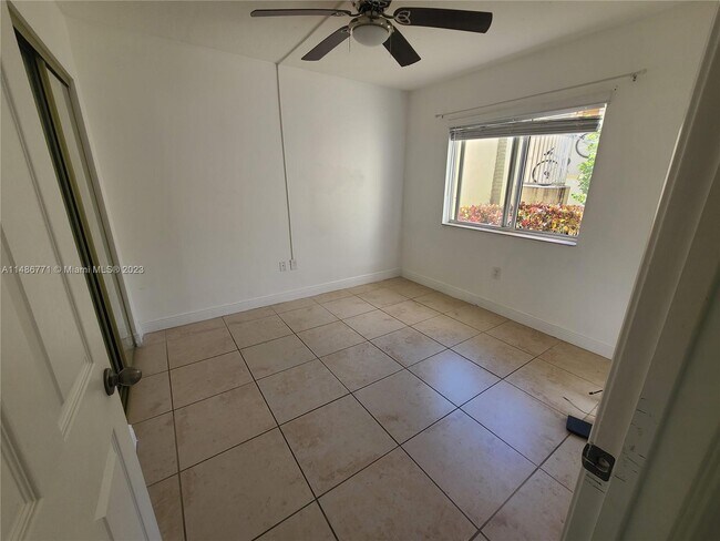 Building Photo - 6235 SW 47th Mnr