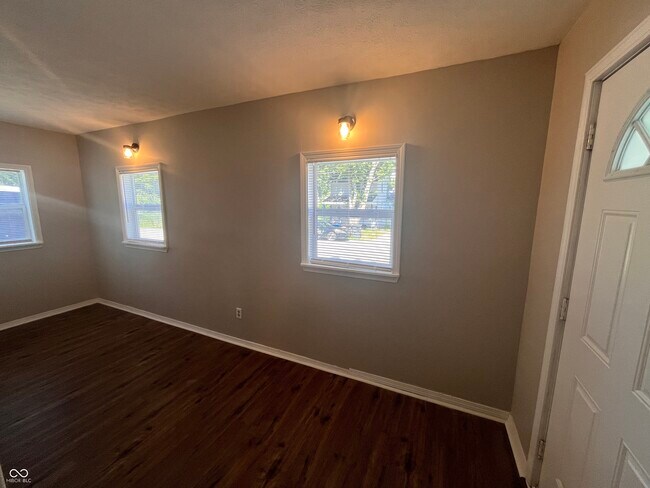 Building Photo - 609 S Crystal St
