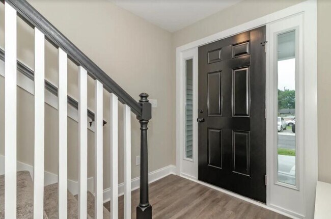 Foto del edificio - 2233 Perrins Ln