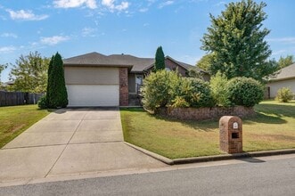 Building Photo - 740 E Gallup Hill Rd