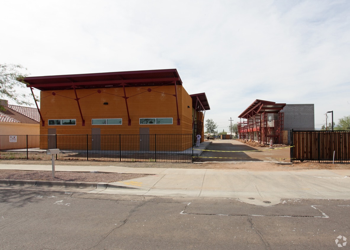 Primary Photo - 12771 W Grand Ave