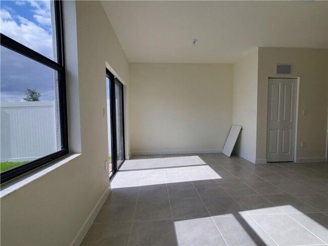 Foto del edificio - 3216 W 114th Terrace