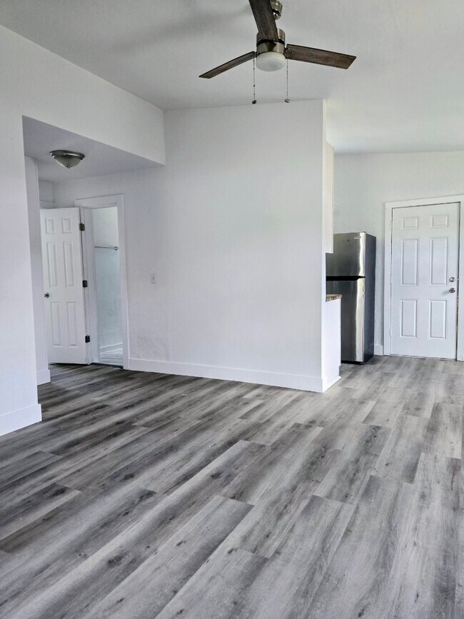 Building Photo - 3827 Eve Dr W