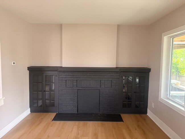 Foto del edificio - Newly Updated 2-Bedroom, 1 bath | Modern Finishes | $1,250/Month