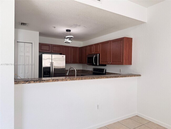 Foto del edificio - 11102 NW 83rd St