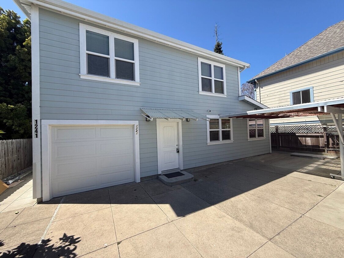 Foto principal - Townhouse living - Nice and clean 3 bedroo...