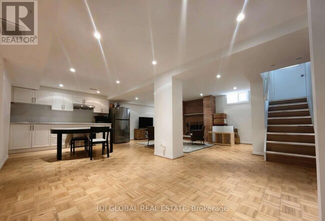 Building Photo - 6 Equestrian Ct