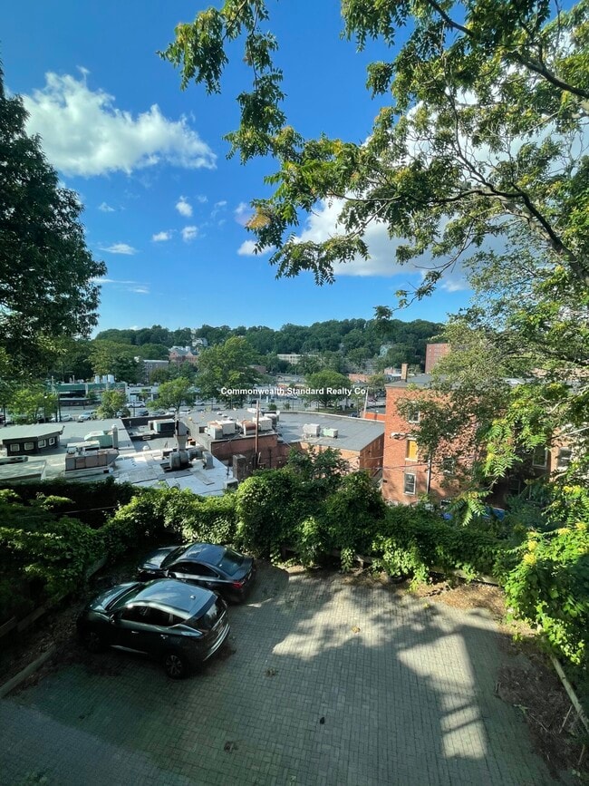 Building Photo - 191 Winthrop Rd