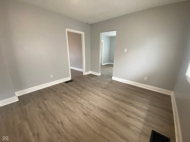 Building Photo - 1025 Sharon Ave