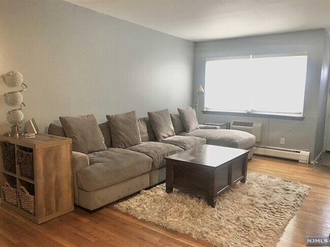 Foto del edificio - 120 Regency Park