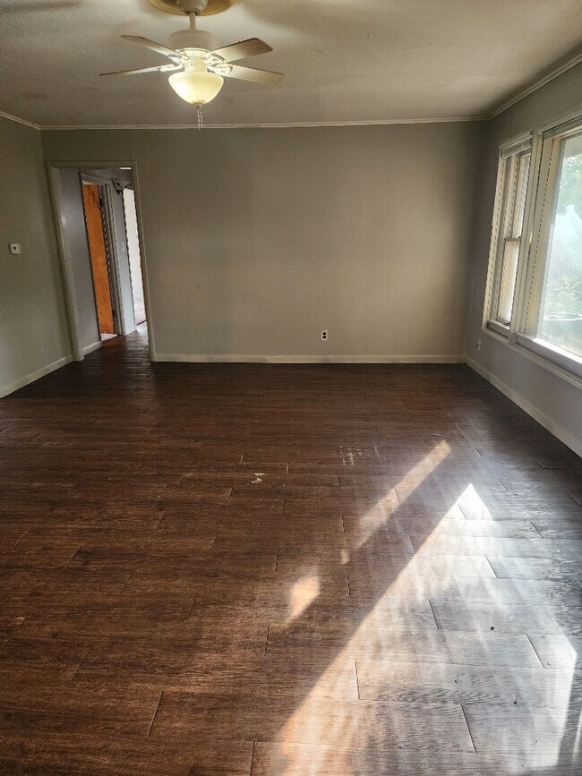 Foto del edificio - 2705 W Oklahoma Ave
