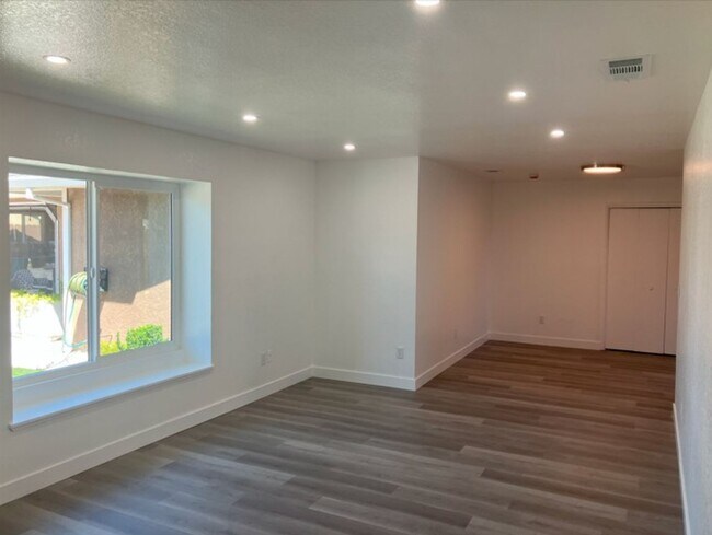 Foto del edificio - 3518 Woodglen Dr