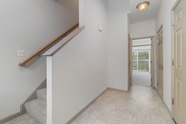 Building Photo - Welcome to this charming 3-bedroom, 2.5-ba...