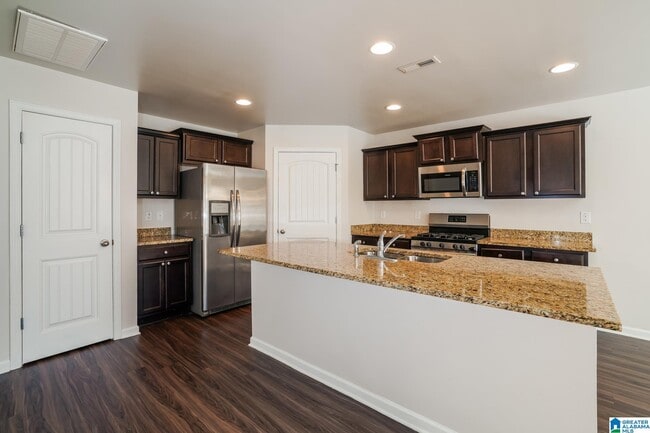 Foto del edificio - 4691 Woodford Cir