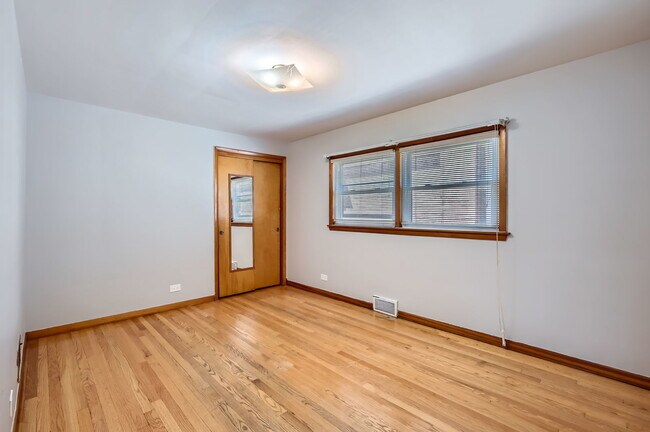 Foto del edificio - 5819 S Moody Ave