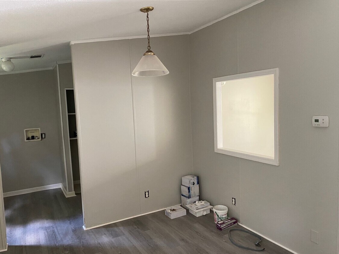 Building Photo - Updated Mobile Home with Large Yard