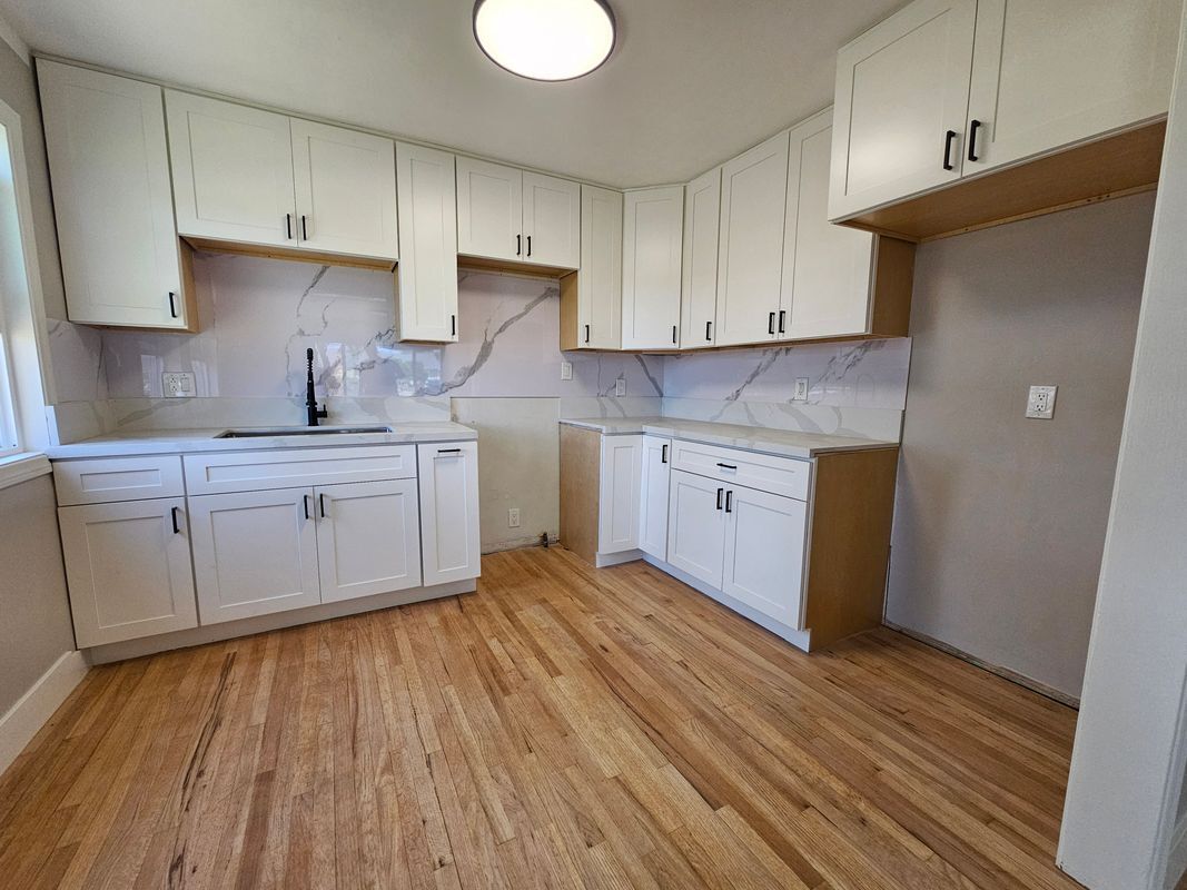 Primary Photo - 1115 N Louise Dr