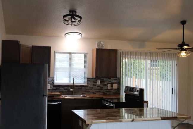 Foto del edificio - 10915 SW Hall Blvd