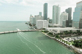 Building Photo - 801 Brickell Key Blvd