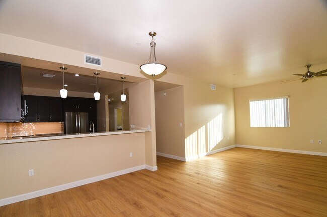 Foto del edificio - 571 Moss St