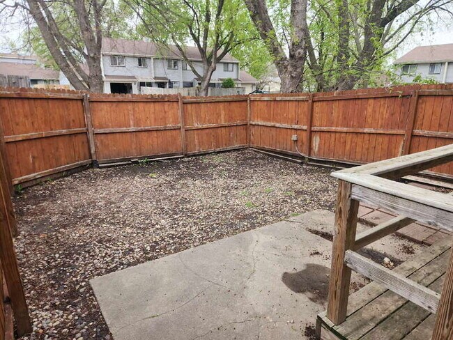 Building Photo - 926 Breezewood Cir