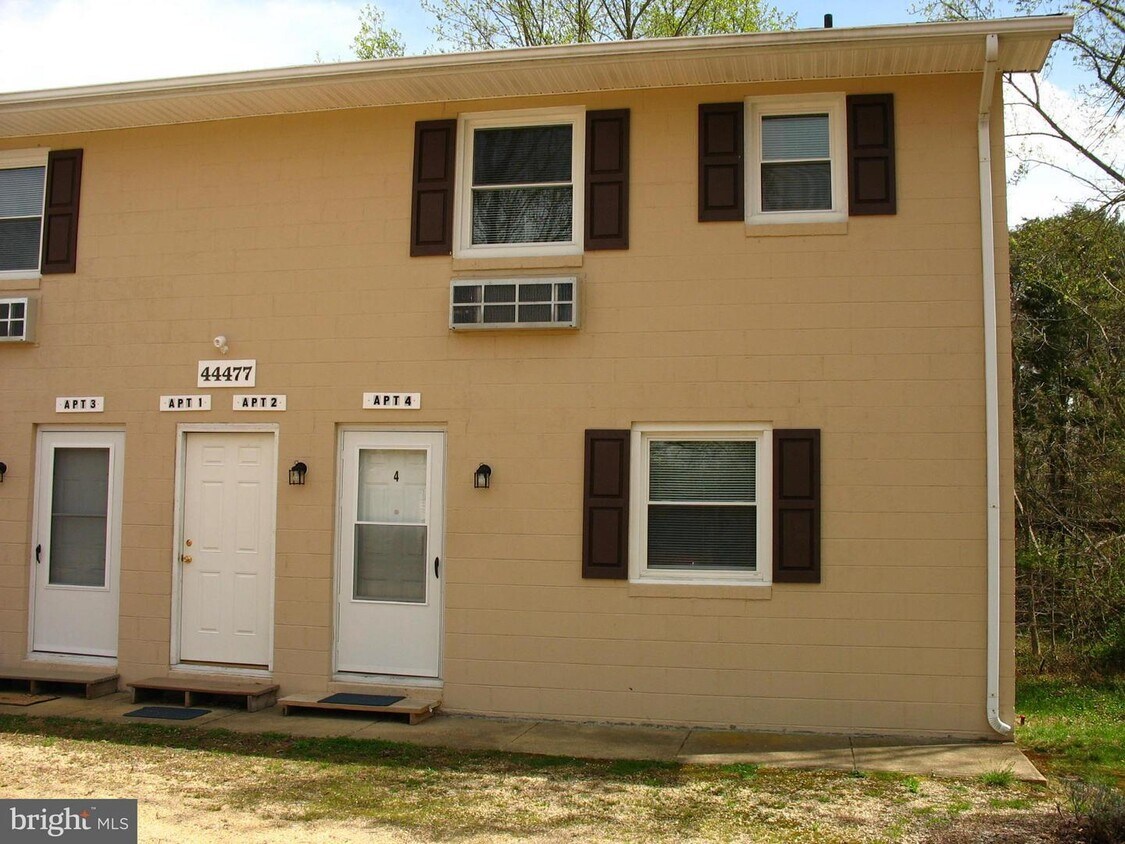 Primary Photo - 44477 Clarkes Landing Rd