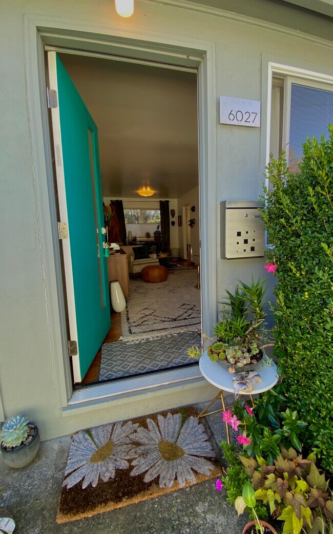 Foto del edificio - 6027 SE Woodstock Blvd