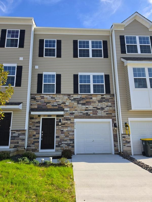 Building Photo - 8216 Alexander Ct