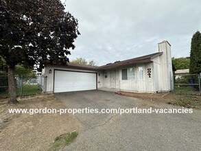 Building Photo - 9641 SE Schiller St