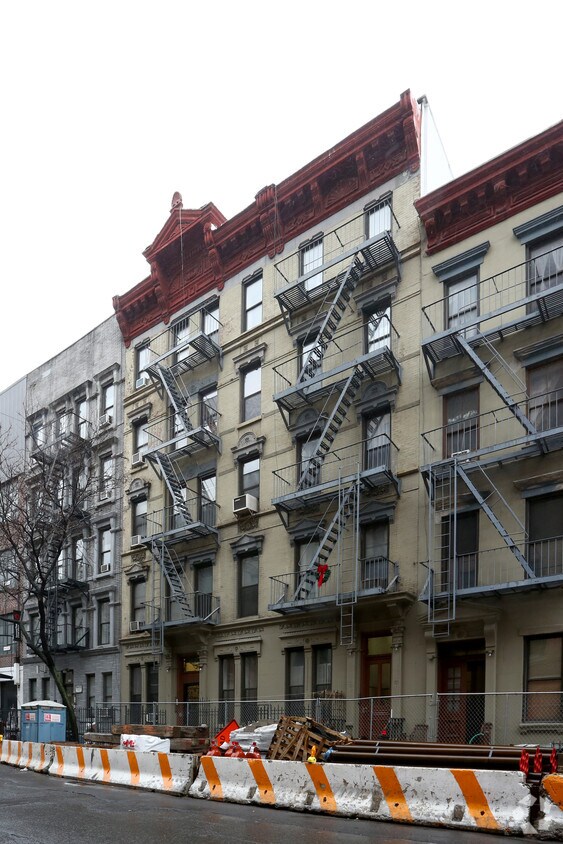 Building Photo - 446 W 49th St