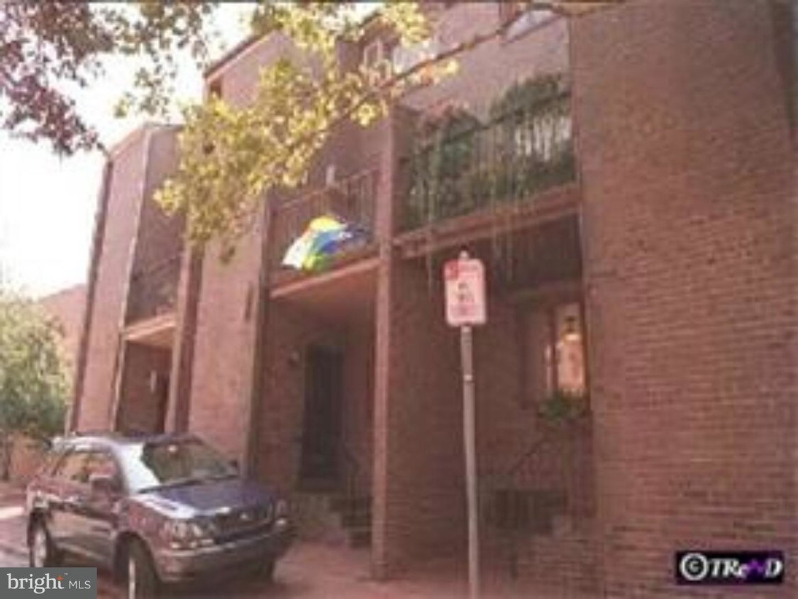 Primary Photo - 640 Addison St