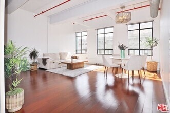 Building Photo - 849 S Broadway