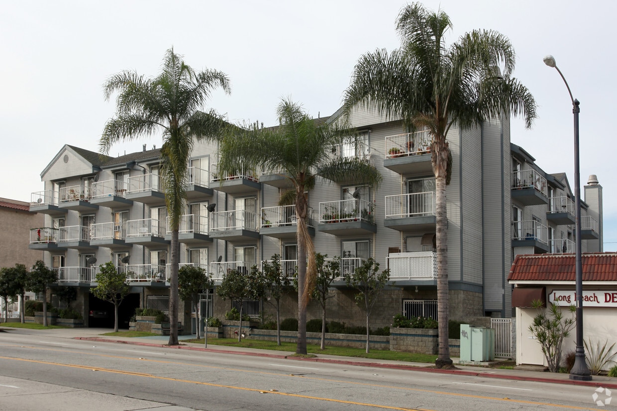Building Photo - Redondo Plaza Seniors Only 62+