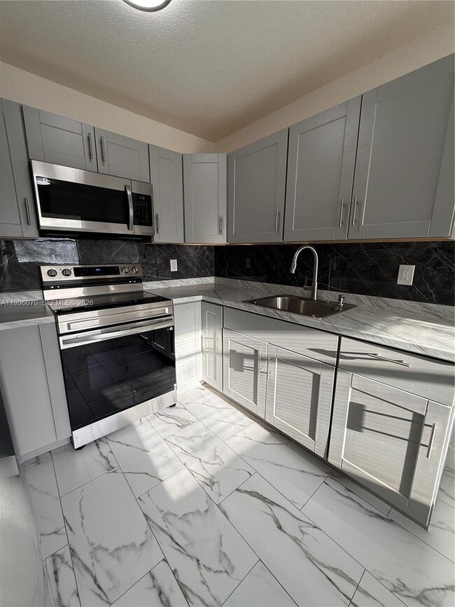 Building Photo - 6071 SW 33rd St