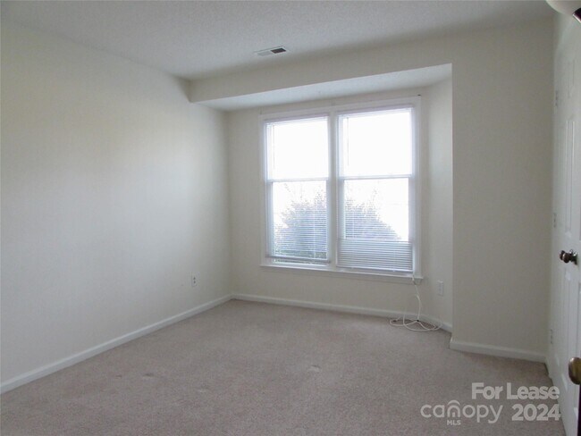 Building Photo - 10240 Rose Meadow Ln