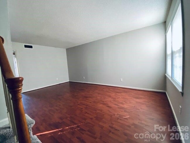 Foto del edificio - 4657 Old Lantern Way