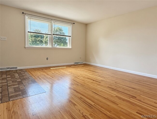 Building Photo - 220 Garden Pkwy