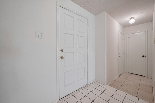 Foto del edificio - 2107 Creekshire Dr