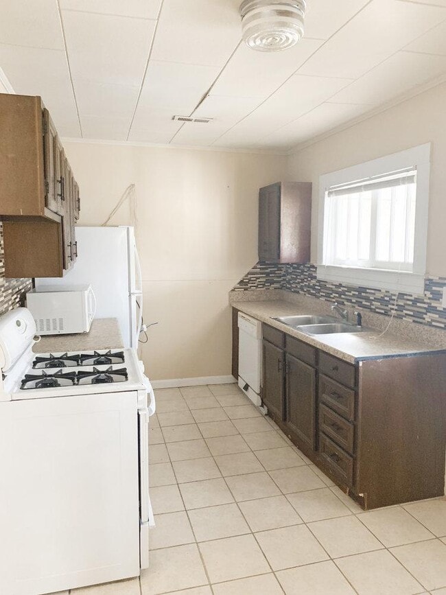 Foto del edificio - Room in House on Brooks St