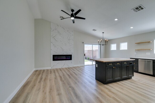 Building Photo - Fully Remodeled 3 bedroom single story rea...
