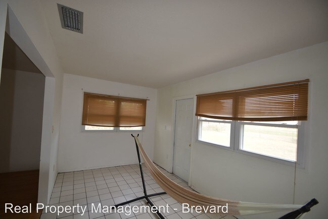 Building Photo - 1407 Cindy Cir NE